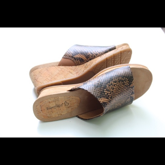 NWOT Bare traps wedges - Picture 6 of 10